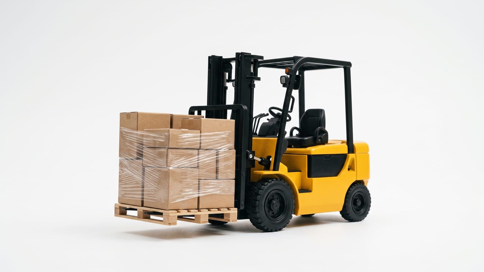Montacargas cargando un pallet con cajas